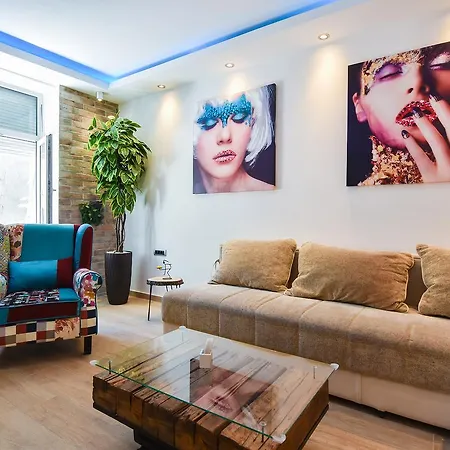 Cosmopolitan Apartment